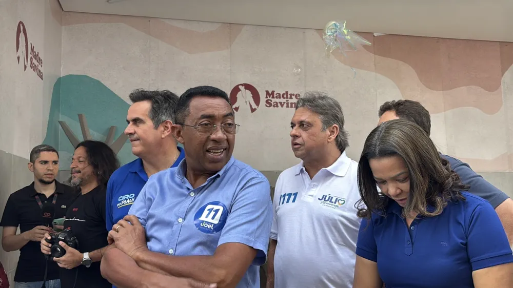 Joel Rodrigues vota em Teresina ao lado de Ciro Nogueira